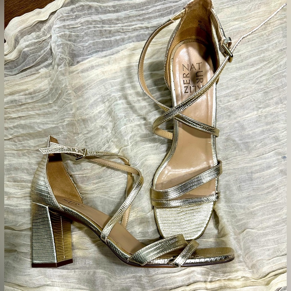 Women’s Size 8 Gold Naturalizer 3” Heels